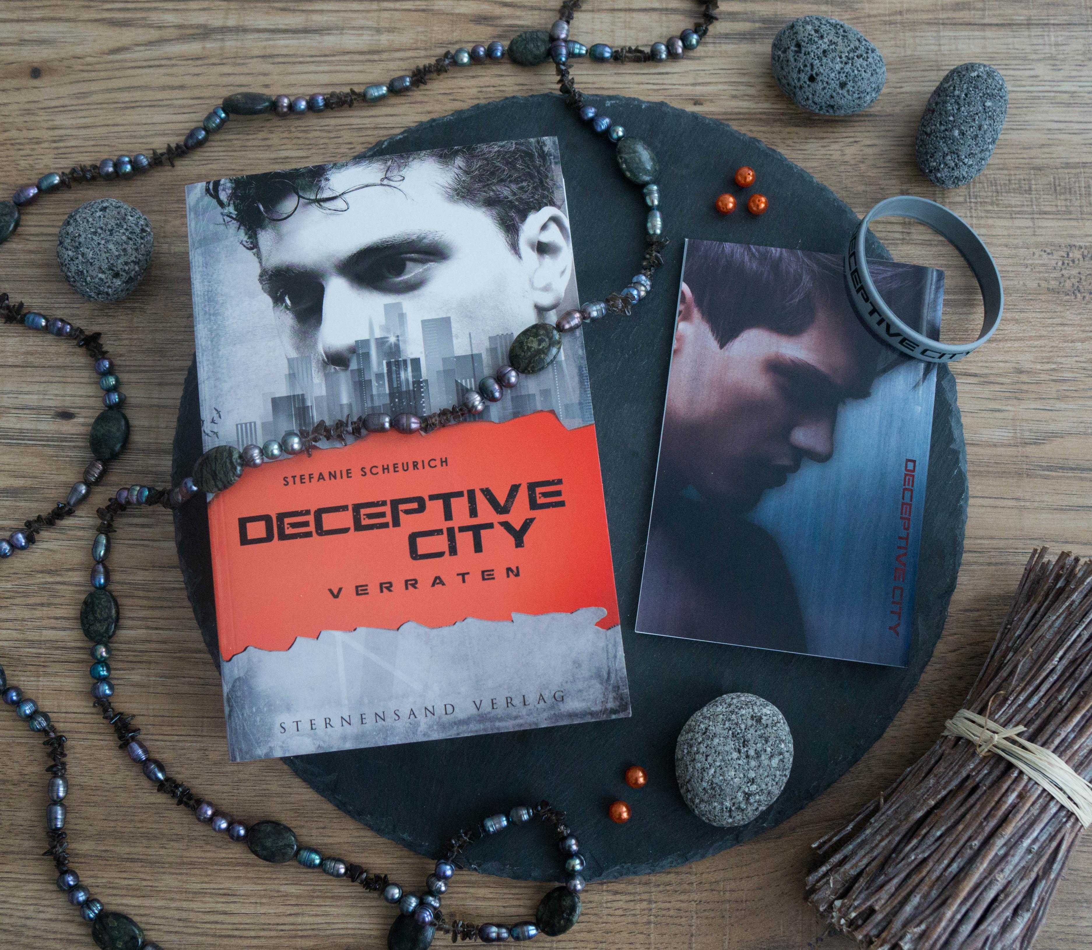 Deceptive City: Verraten – Stefanie Scheurich graphic